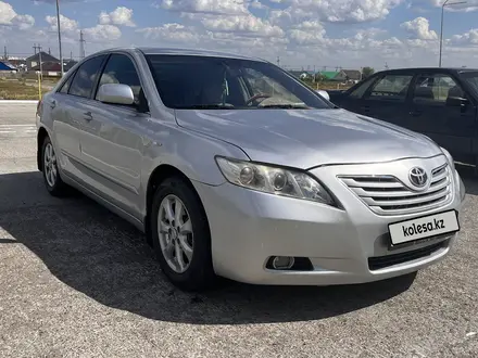 Toyota Camry 2007 года за 5 300 000 тг. в Уральск – фото 2
