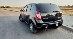 Renault Sandero 2014 года за 2 800 000 тг. в Актобе – фото 2