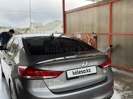 Hyundai Elantra 2018 года за 5 300 000 тг. в Атырау – фото 8