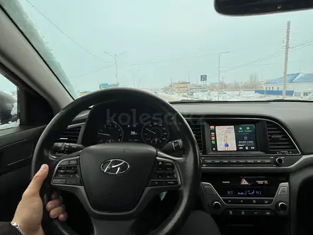 Hyundai Elantra 2018 года за 5 300 000 тг. в Атырау – фото 4