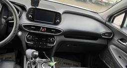 Hyundai Santa Fe 2018 года за 14 700 000 тг. в Актау