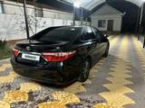 Toyota Camry 2017 года за 9 800 000 тг. в Жанаозен – фото 3