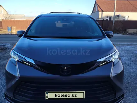 Toyota Sienna 2021 года за 21 800 000 тг. в Атырау