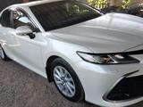 Toyota Camry 2021 годаfor15 000 000 тг. в Шымкент – фото 3