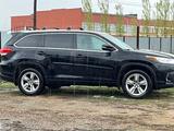 Toyota Highlander 2018 годаүшін17 800 000 тг. в Актобе – фото 5