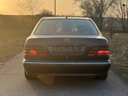Mercedes-Benz E 320 2001 года за 3 500 000 тг. в Алматы – фото 4