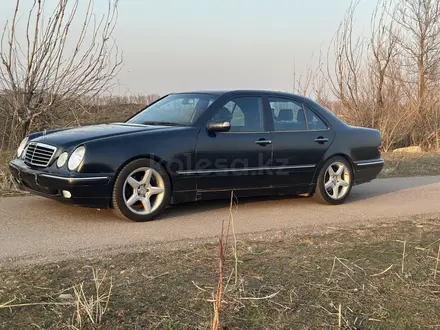 Mercedes-Benz E 320 2001 года за 3 500 000 тг. в Алматы – фото 2