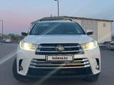 Toyota Highlander 2017 года за 14 800 000 тг. в Актобе