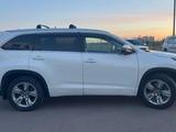 Toyota Highlander 2017 года за 14 800 000 тг. в Актобе – фото 4