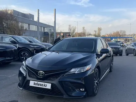 Toyota Camry 2019 года за 12 200 000 тг. в Алматы – фото 3