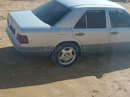 Mercedes-Benz E 280 1993 года за 2 200 000 тг. в Кызылорда – фото 4