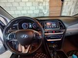 Hyundai Sonata 2018 года за 4 500 000 тг. в Уральск – фото 5