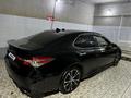 Toyota Camry 2018 года за 7 800 000 тг. в Жанаозен – фото 18