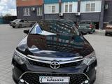 Toyota Camry 2017 года за 13 500 000 тг. в Актобе – фото 2