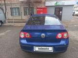 Volkswagen Passat 2005 года за 2 200 000 тг. в Атырау – фото 4