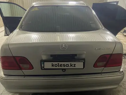 Mercedes-Benz E 320 1996 года за 3 300 000 тг. в Жанаозен – фото 6