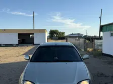 Toyota Avensis, 2001