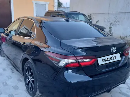 Toyota Camry 2021 года за 13 000 000 тг. в Актау – фото 3