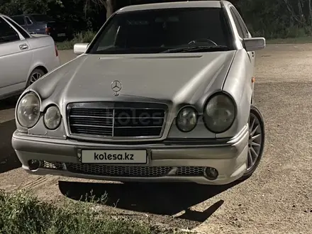 Mercedes-Benz E 230 1997 года за 2 700 000 тг. в Уральск – фото 2