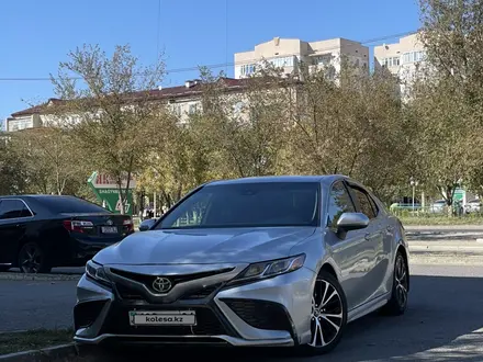 Toyota Camry 2019 года за 10 300 000 тг. в Атырау