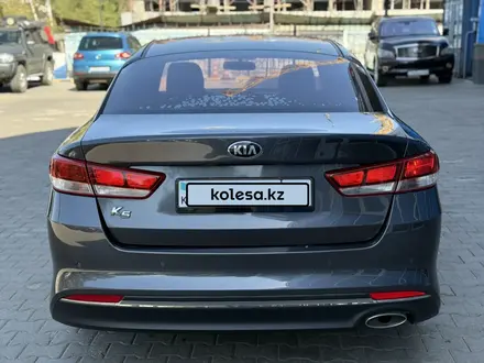 Kia K5 2016 года за 7 500 000 тг. в Алматы – фото 10