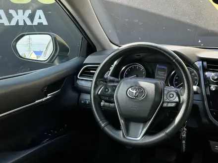 Toyota Camry 2019 года за 11 250 000 тг. в Атырау – фото 7