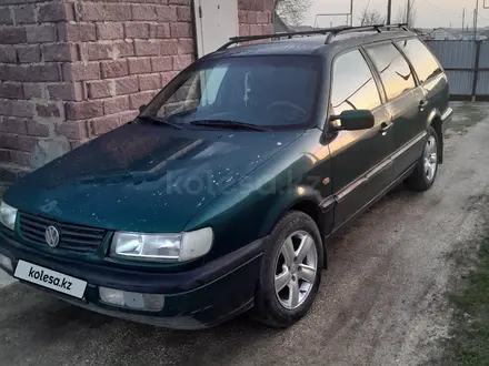 Volkswagen Passat 1996 года за 1 800 000 тг. в Актобе – фото 3