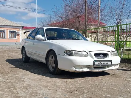 Hyundai Sonata 1998 года за 930 565 тг. в Туркестан – фото 2