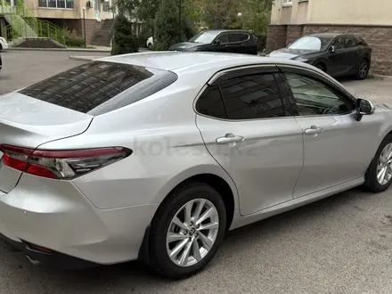 Toyota Camry 2023 года за 15 400 000 тг. в Алматы