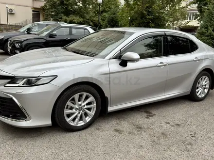 Toyota Camry 2023 года за 15 400 000 тг. в Алматы – фото 3