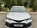 Toyota Camry 2023 года за 15 400 000 тг. в Алматы – фото 2