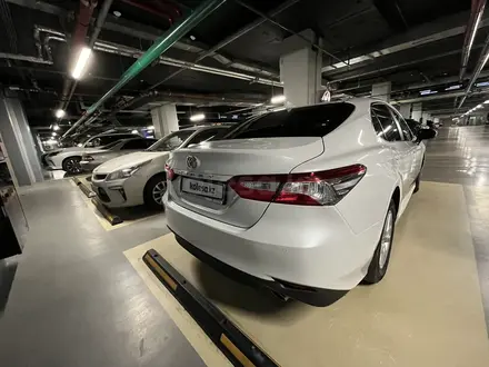 Toyota Camry 2020 года за 17 500 000 тг. в Астана – фото 5