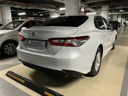 Toyota Camry 2020 года за 17 500 000 тг. в Астана – фото 4