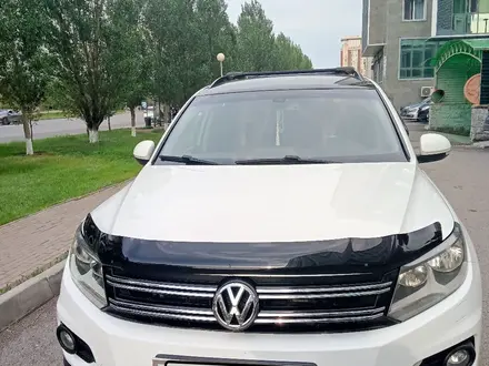 Volkswagen Tiguan 2015 года за 8 300 000 тг. в Астана