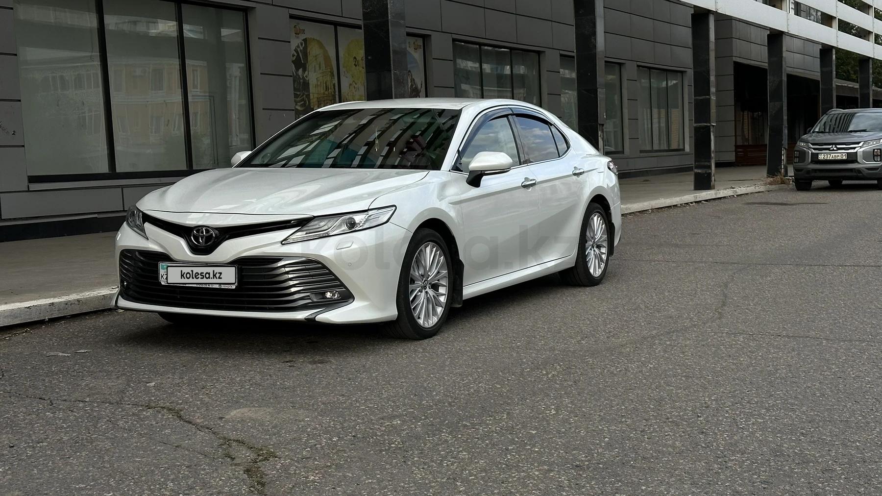 Toyota Camry 2019 г.