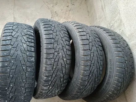 Зимнюю резину nokian tyres 225/60 R18 за 115 000 тг. в Актау