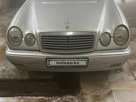 Mercedes-Benz E 280 1996 года за 2 800 000 тг. в Актау – фото 3