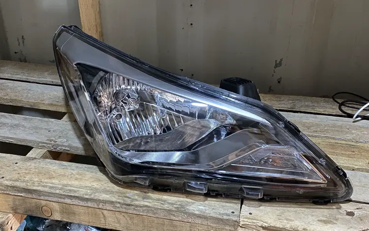 Передние фары Hyundai Accent 2015 Рестайлинг за 20 000 тг. в Алматы