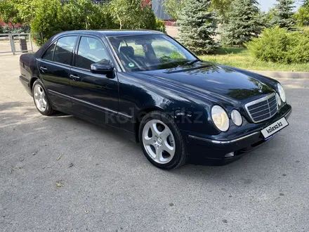 Mercedes-Benz E 320 2001 года за 6 100 000 тг. в Алматы – фото 2