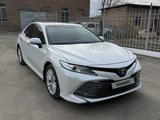 Toyota Camry 2019 года за 14 800 000 тг. в Курчум – фото 3