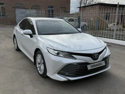 Toyota Camry 2019 года за 14 000 000 тг. в Усть-Каменогорск