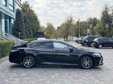 Toyota Camry 2021 года за 14 200 000 тг. в Шымкент – фото 4
