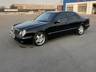 Mercedes-Benz E 320