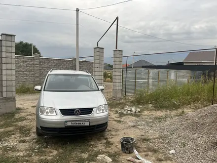 Volkswagen Touran 2003 года за 2 200 000 тг. в Алматы