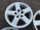 Комплект оригинальных дисков R16. Toyota Camry за 150 000 тг. в Алматы – фото 2
