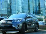 Toyota Highlander 2019 года за 18 000 000 тг. в Алматы – фото 4