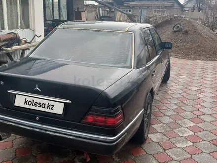 Mercedes-Benz E 220 1995 года за 1 050 000 тг. в Алматы – фото 4