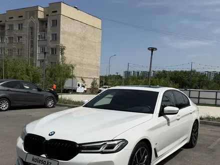 BMW 530 2022 года за 25 300 000 тг. в Алматы – фото 4
