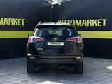 Toyota RAV4 2018 годаүшін9 990 000 тг. в Актобе – фото 5