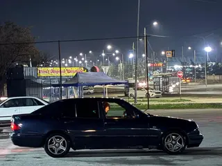 Mercedes-Benz E 320